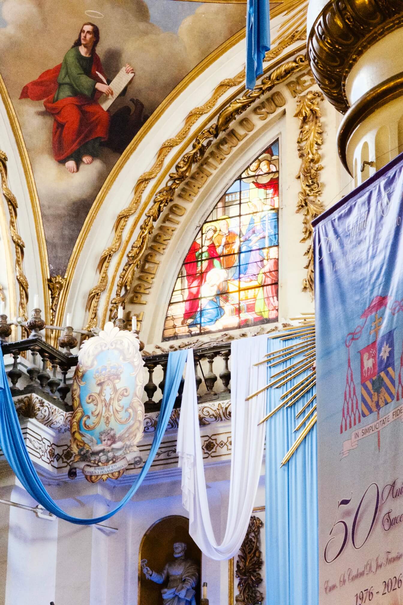 瓜达拉哈拉的圣母大教堂内景。