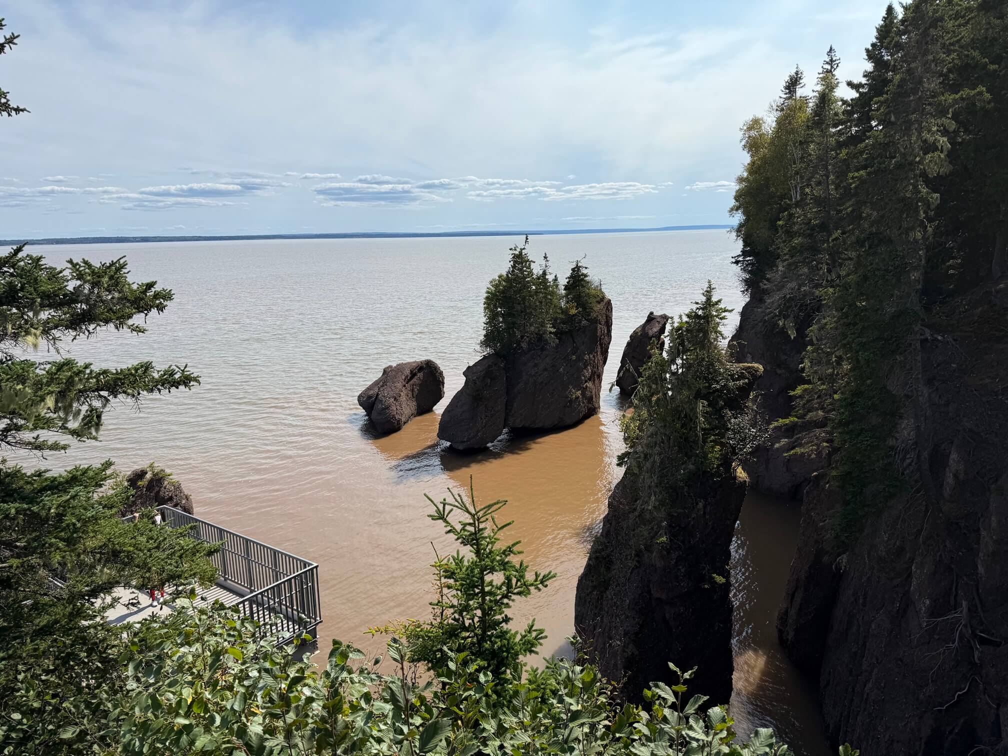 下午再回到 Hopewell Rocks，两点多的时候海水已经涨了上来。