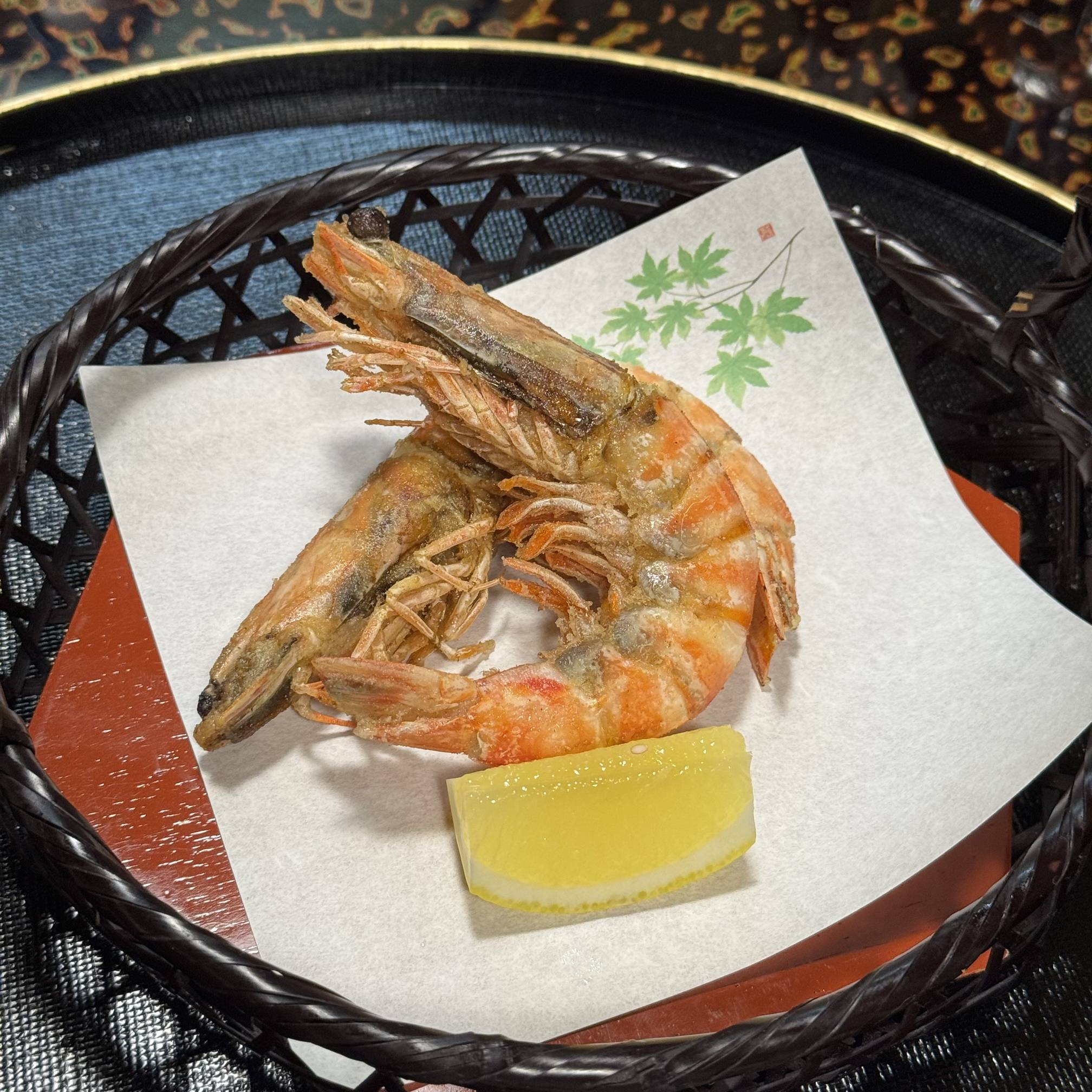 炸日本对虾——可能是这顿饭里看上去最平常的东西了。