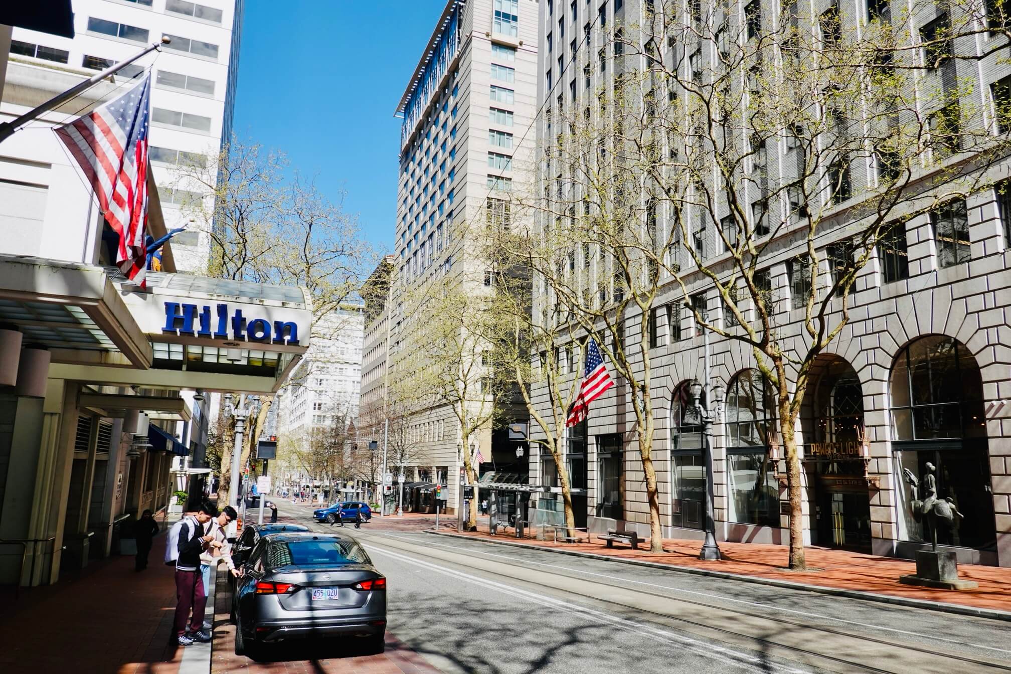 周五的 Downtown 街景——人少得很。