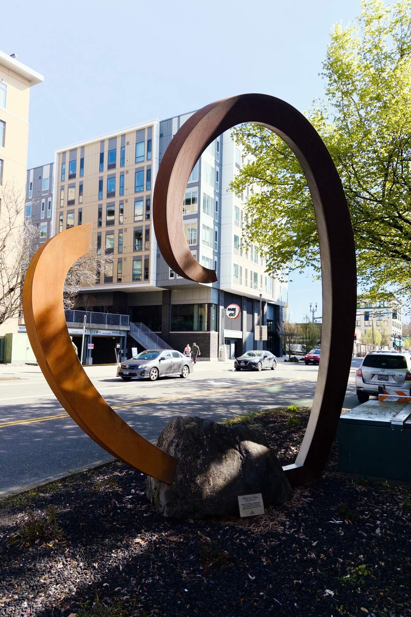 华州温哥华市中心的小雕塑 Heart and Stone